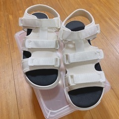 GU スポーツサンダルの画像