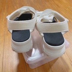 GU スポーツサンダルの画像