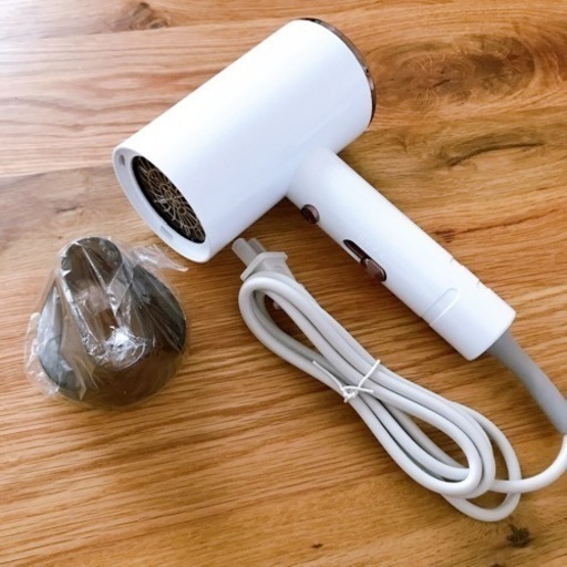新品未使用品　ヘアドライヤー ホワイト②速乾 大風量 高濃度マイナスイオン 3段階 冷風 軽量