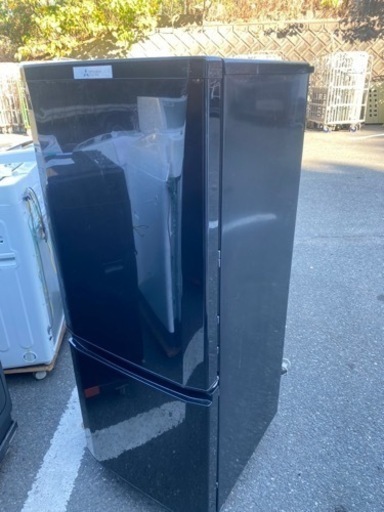 北九州市内配送無料　保証付き　MR-P15A-B 冷蔵庫 サファイアブラック [2ドア /右開きタイプ /146L]！