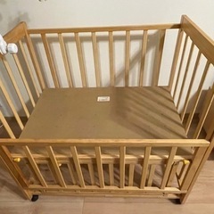 （お譲り先決まりました！）ベビーベッド ファミリアのメリー付きの画像