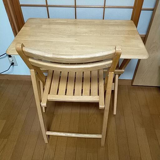 【決まりました】木の折りたたみテーブルとイス