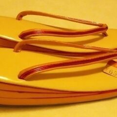 クリーム色のぞうりの画像