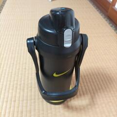 ナイキの水筒２リットル