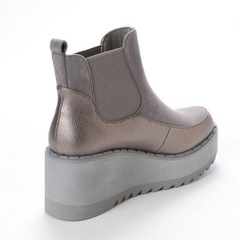 新品未使用 YOSUKEサイドゴアブーツグレーの画像