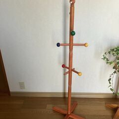 木製ポールハンガーの画像
