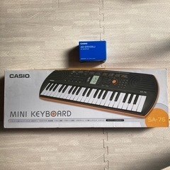 カシオ　ミニキーボード　アダプタ付きの画像