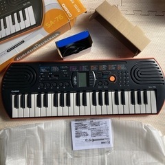 カシオ　ミニキーボード　アダプタ付きの画像