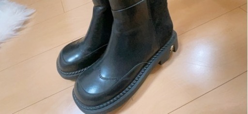 ニーハイブーツ