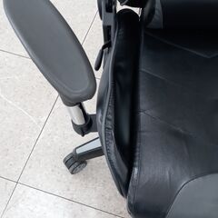 ★ジモティ割あり★  ゲーミングチェア 黒 H×D×W クリーニング済み TJ2831の画像