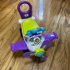 バズライトイヤー　手押し車　キックカーの画像
