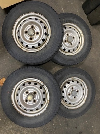 連絡ないので再開します。鉄板ホイール付きスタッドレスタイヤ