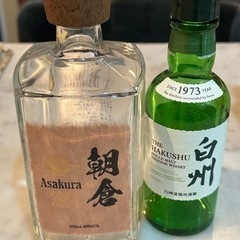 お酒と可愛い小瓶の画像