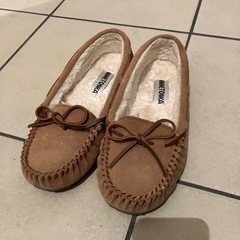ミネトンカ25.5cm