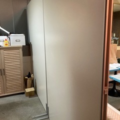 パーテーション(白)、脚付きの画像