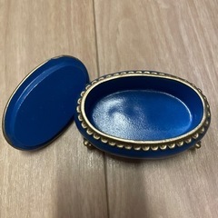 青とゴールドのオーバルボックス　ジュエリーボックスの画像