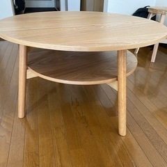 北欧風円形テーブルの画像