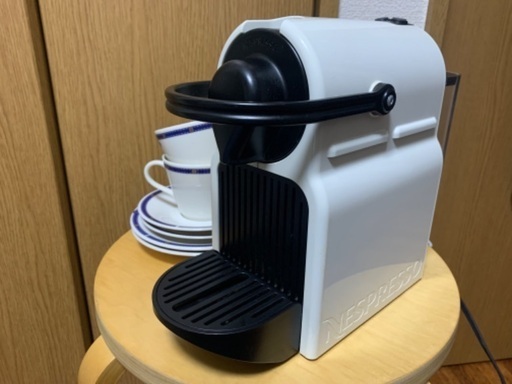 ネスプレッソ Nespresso コーヒーマシン 2017年製 GIVENCY コーヒーカップセット付き