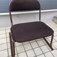 カインズ立ち上がりやすいイス