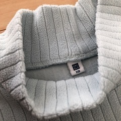 ユニクロ　フリースハイネック T サイズ110の画像