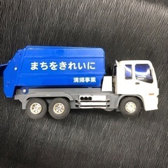ごみ収集車のおもちゃ