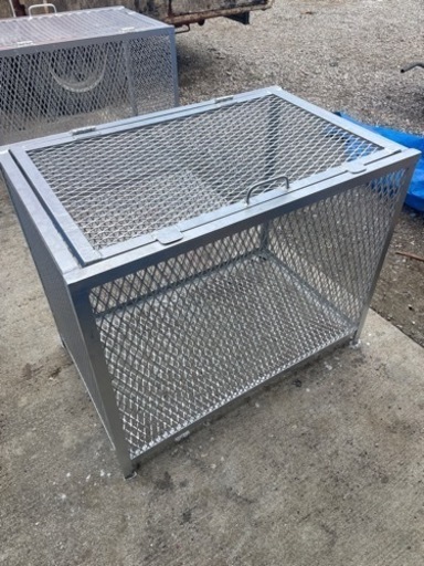 鉄製ゴミ箱