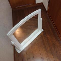 大きな鏡の画像