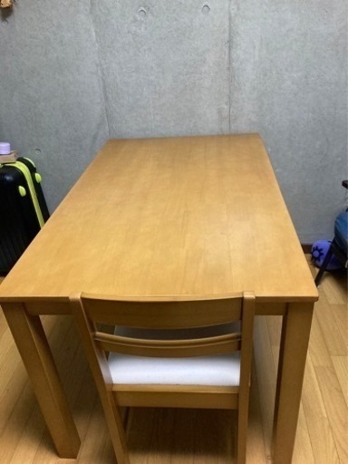 ダイニングテーブル　と　椅子1
