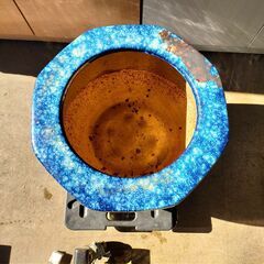 めだか  金魚鉢 大壺  八角形 大火鉢 火鉢 瓶掛 希少 焼物 陶器 水槽  海鼠釉 インテリア なまこ釉 メダカ 鉢 アンティーク 唐物 中国  古物 昭和 レトロ 庭 ガーデニング 古民家 古道具の画像