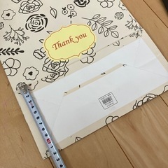大量の可愛い紙袋　4カラー　24袋　マチつき　ナチュラル　大量出品　花柄　ショップバッグ　エコバッグの画像