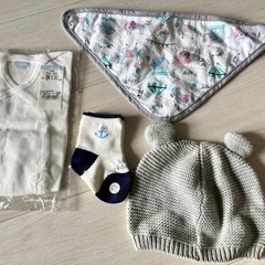 babyGap くま耳ニット帽　べべ新品靴下　コンビミニ　肌着　スタイ