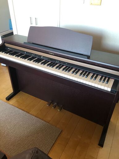 ローランド　2005年製電子ピアノ(専用椅子付き）