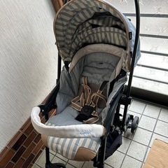 コンビのベビーカーの画像