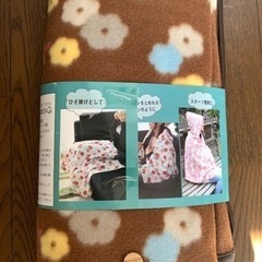 未使用品　フリース　フード付き肩掛け　ひざ掛け　スポーツ観戦にの画像