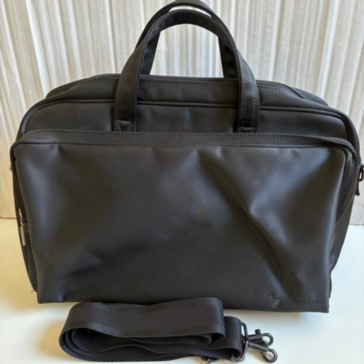 Y'SACCS イザック 2wayバッグ ショルダーバッグ　 ボストンバッグ ブラック　黒色