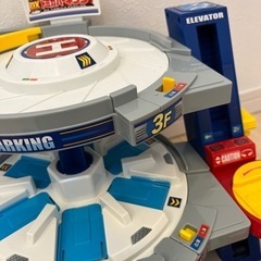 トミカ　ぐるぐるシュートデラックストミカパーキングの画像