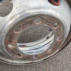 １０ﾄﾝダンプに履いてました。ホイール　4本セット　ピカピカです　値下げしましたの画像
