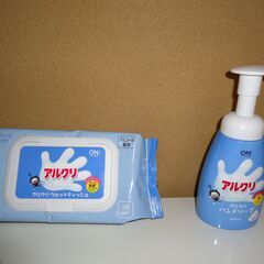薬用泡ハンドソープ　＆　除菌ウェットティッシュ　です。