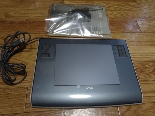ペンタブレット　WACOM　intuos 3　PTZ-630本体　PTZ-930 本体　ペン１本　マウス１個　説明書１冊　自作ペン立て