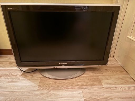 年末価格っ【中古】ブラウンでおしゃれ。26V型　Panasonic テレビ　カード付