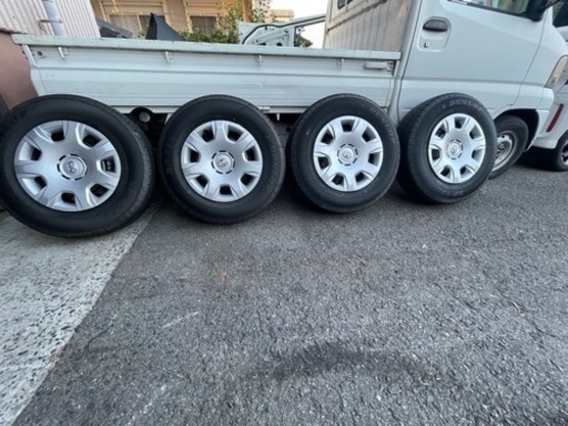 ハイエースタイヤホイールセット