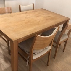 【無料】天然木ダイニングテーブル⭐︎の画像