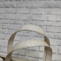 【Ungrid アングリッド】 マッドクロコ メタルタッセル 10ポケット多機能ハンドバッグ （IVO）
の画像