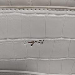 【Ungrid アングリッド】 マッドクロコ メタルタッセル 10ポケット多機能ハンドバッグ （IVO）
の画像