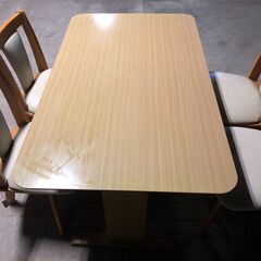 値下げ ダイニングテーブル5点セット 回転椅子　中古美品 ニトリ...