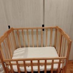 ❴受渡し者決定済❵ミニサイズ　ベビーベッド　敷布団つき