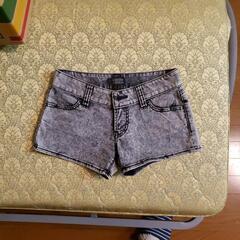 レディース　デニムショートパンツ