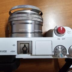 ソニー ミラーレス一眼 α6100 パワーズームレンズキット ホワイト ILCE-6100L W ソニー ミラーレス一眼 α6100 ボディ ブラック ILCE-6100 B 秒間11枚連写 リアルタイム瞳AFの画像