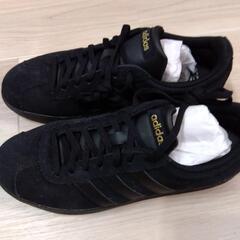 adidasスニーカー新品です