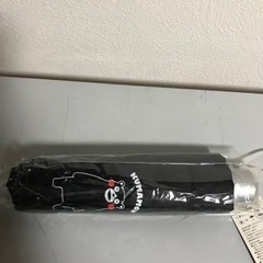 くまモンエプロンと、くまモン携帯傘の画像